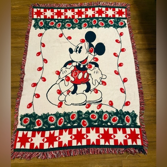Source Unknown Other - Woven Disney 45”x 65" (inches) Mickey Mouse Christmas Throw Blanket
